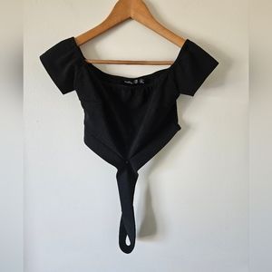 Boohoo black strappy cropped top